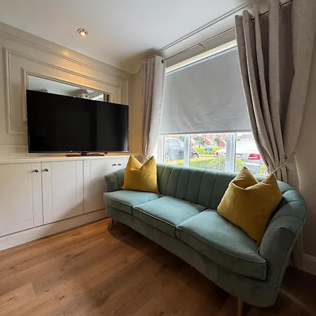 Modern 3-bed House Near Dublin Airport - Great For Families
