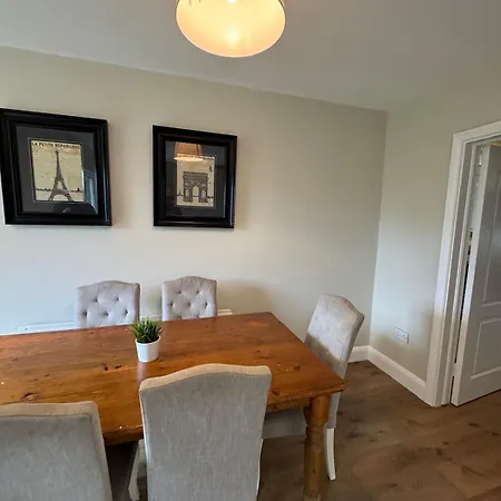 Modern 3-bed House Near Dublin Airport - Great For Families * 스워드