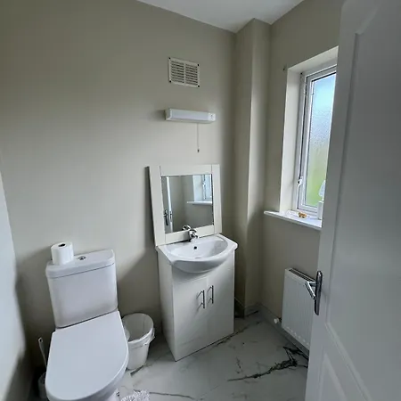 Modern 3-bed House Near Dublin Airport - Great For Families * 스워드