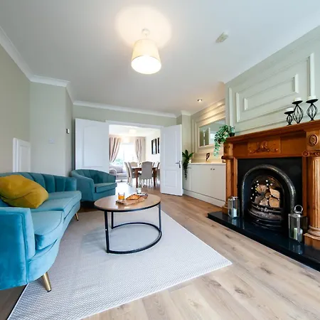 Modern 3-bed House Near Dublin Airport - Great For Families *