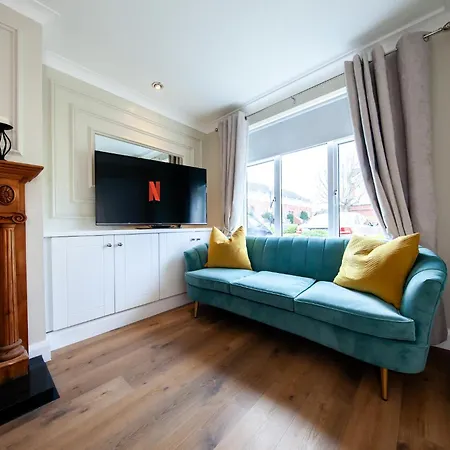 Modern 3-bed House Near Dublin Airport - Great For Families * 스워드