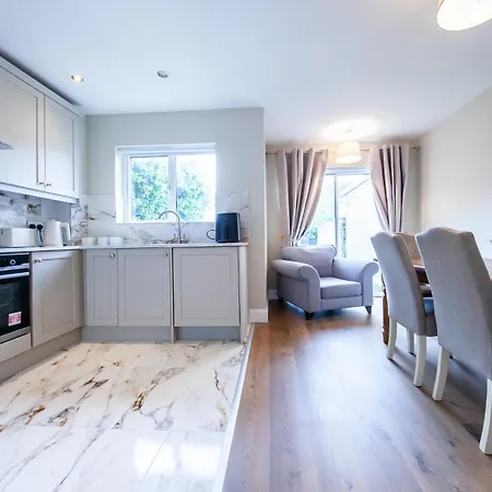 펜션 Modern 3-bed House Near Dublin Airport - Great For Families 스워드