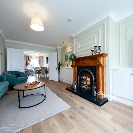 Modern 3-bed House Near Dublin Airport - Great For Families *
