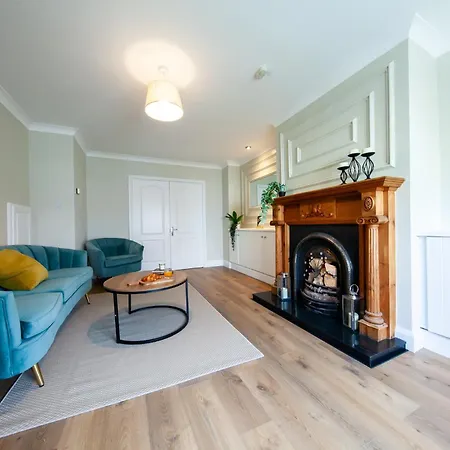 Modern 3-bed House Near Dublin Airport - Great For Families 펜션 *