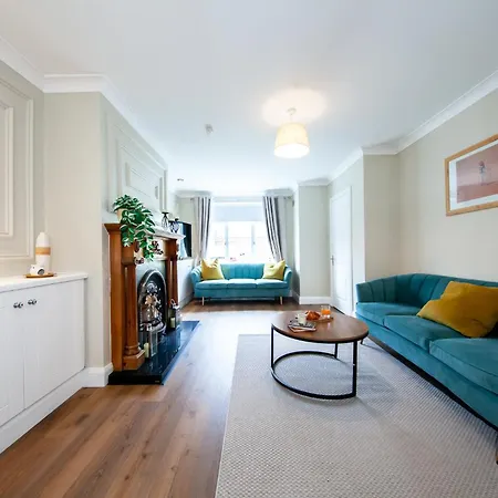 Modern 3-bed House Near Dublin Airport - Great For Families *