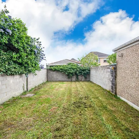 Modern 3-bed House Near Dublin Airport - Great For Families *