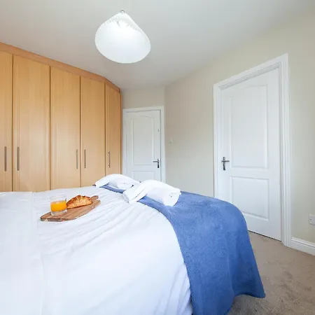 Modern 3-bed House Near Dublin Airport - Great For Families * 스워드