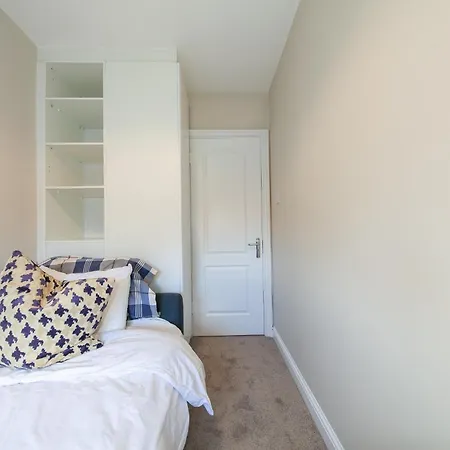 Modern 3-bed House Near Dublin Airport - Great For Families 펜션 스워드